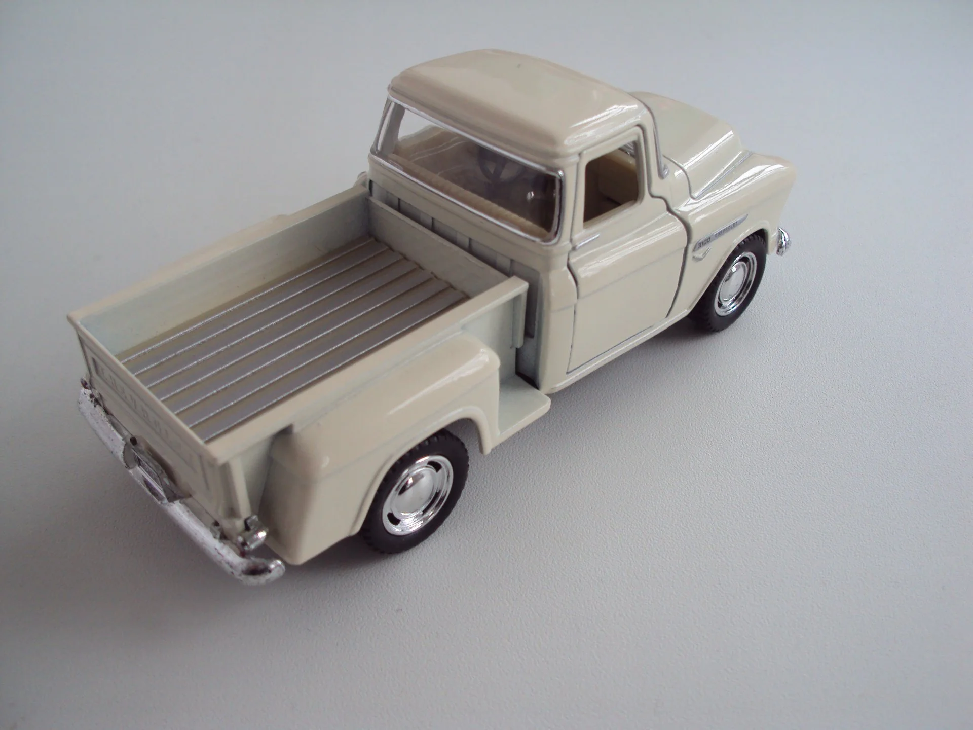 Автомобиль CHEVROLET - миниатюра 4