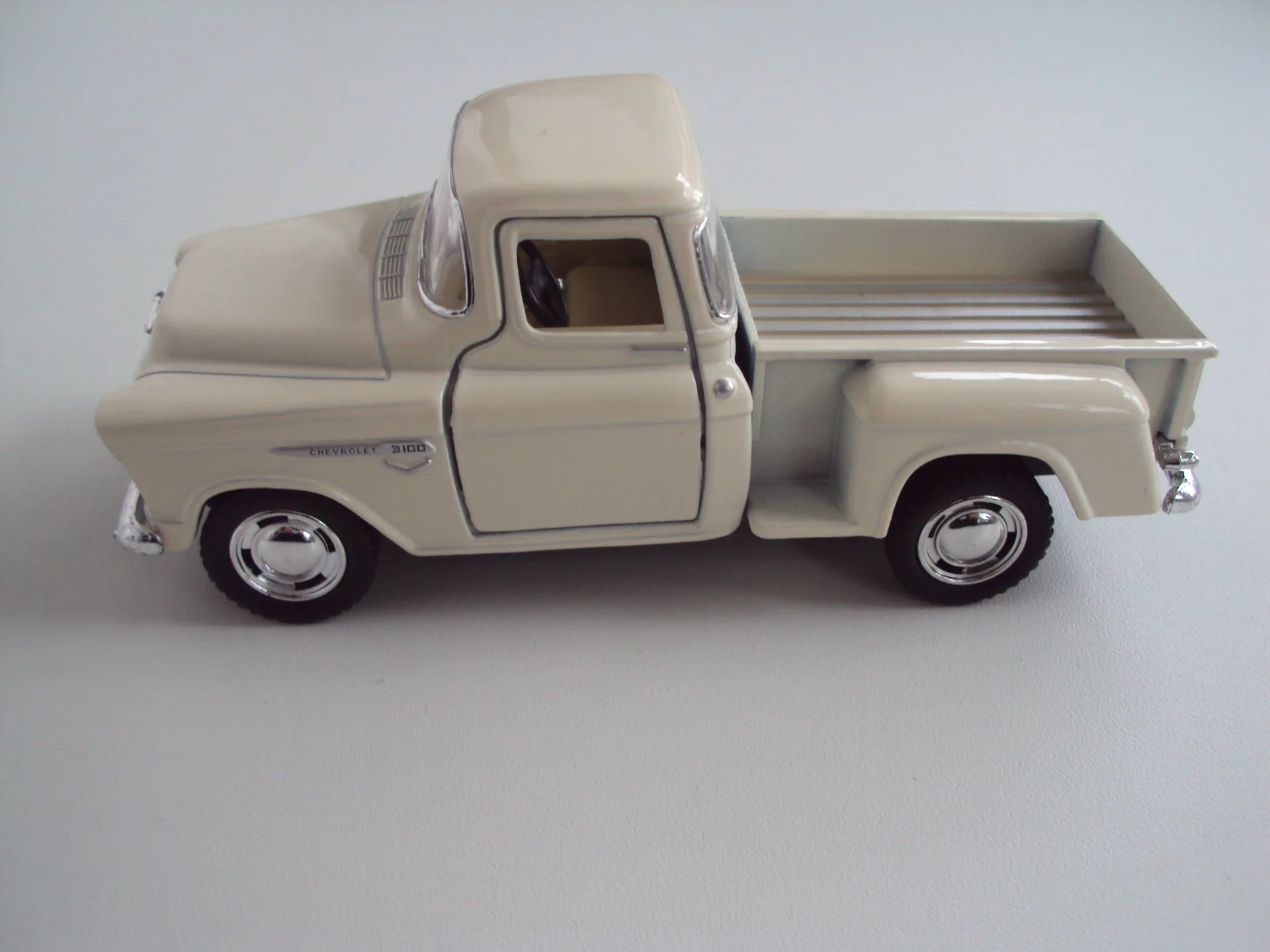 Автомобиль CHEVROLET - миниатюра 5