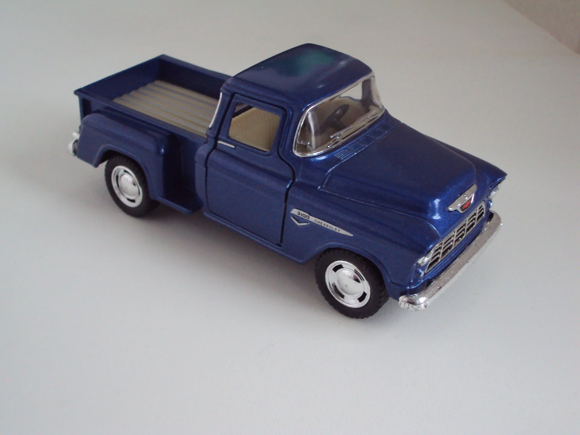 Автомобиль CHEVROLET - изображение 1