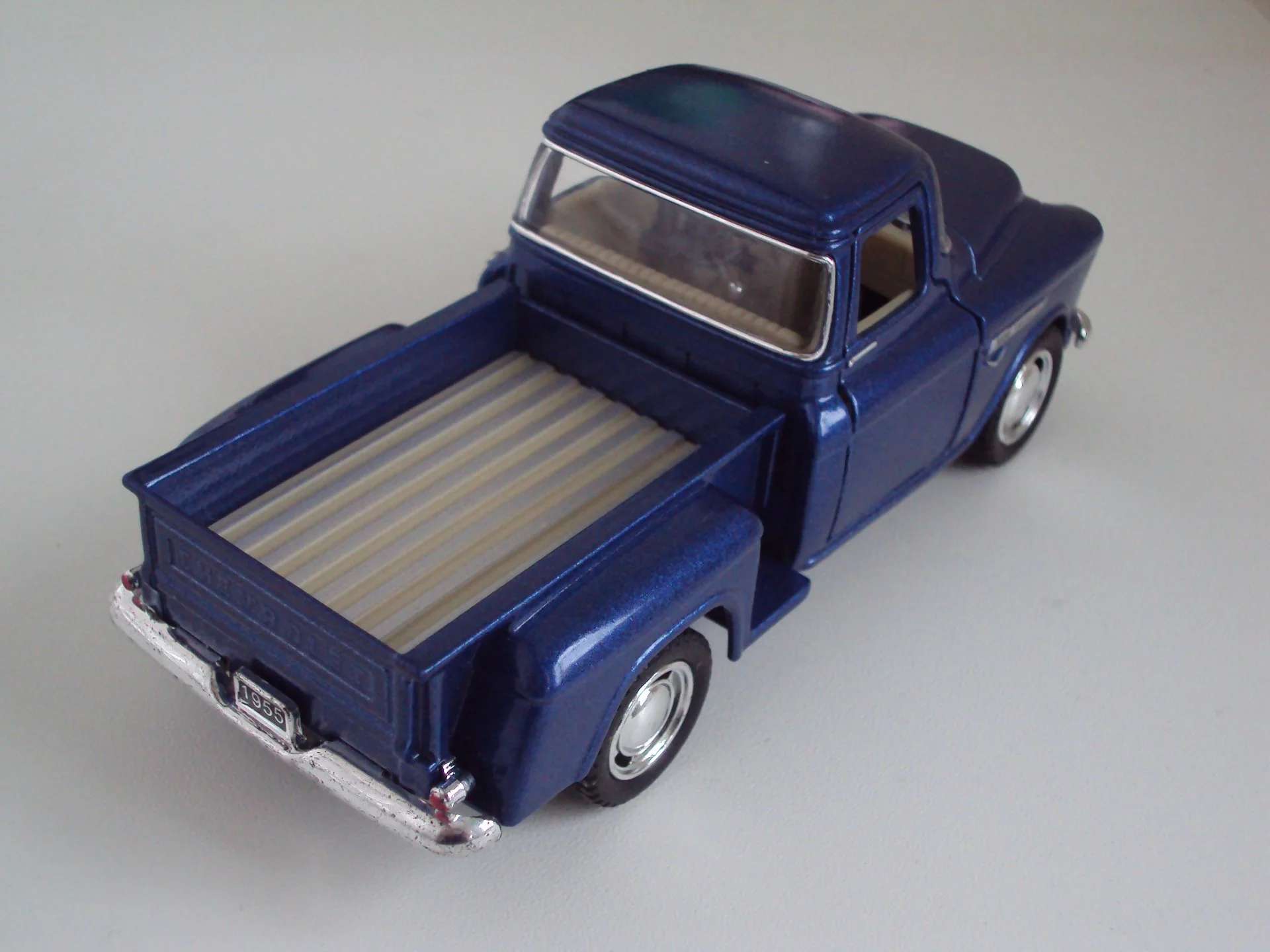 Автомобиль CHEVROLET - миниатюра 4