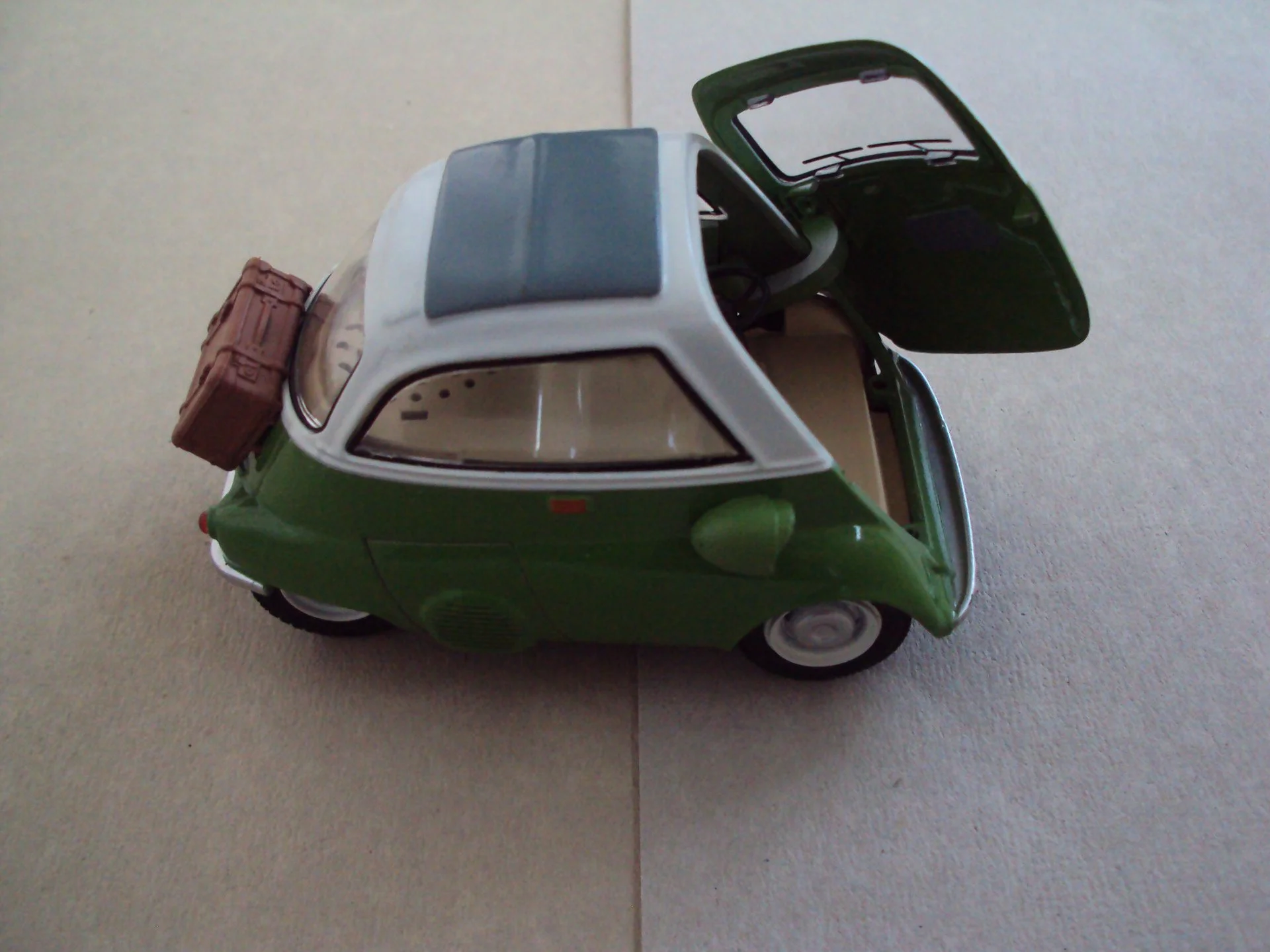 Автомобиль ISETTA 250 - миниатюра 2