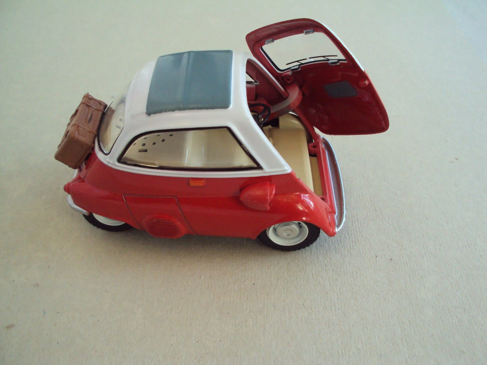 Автомобиль ISETTA 250 - миниатюра 2