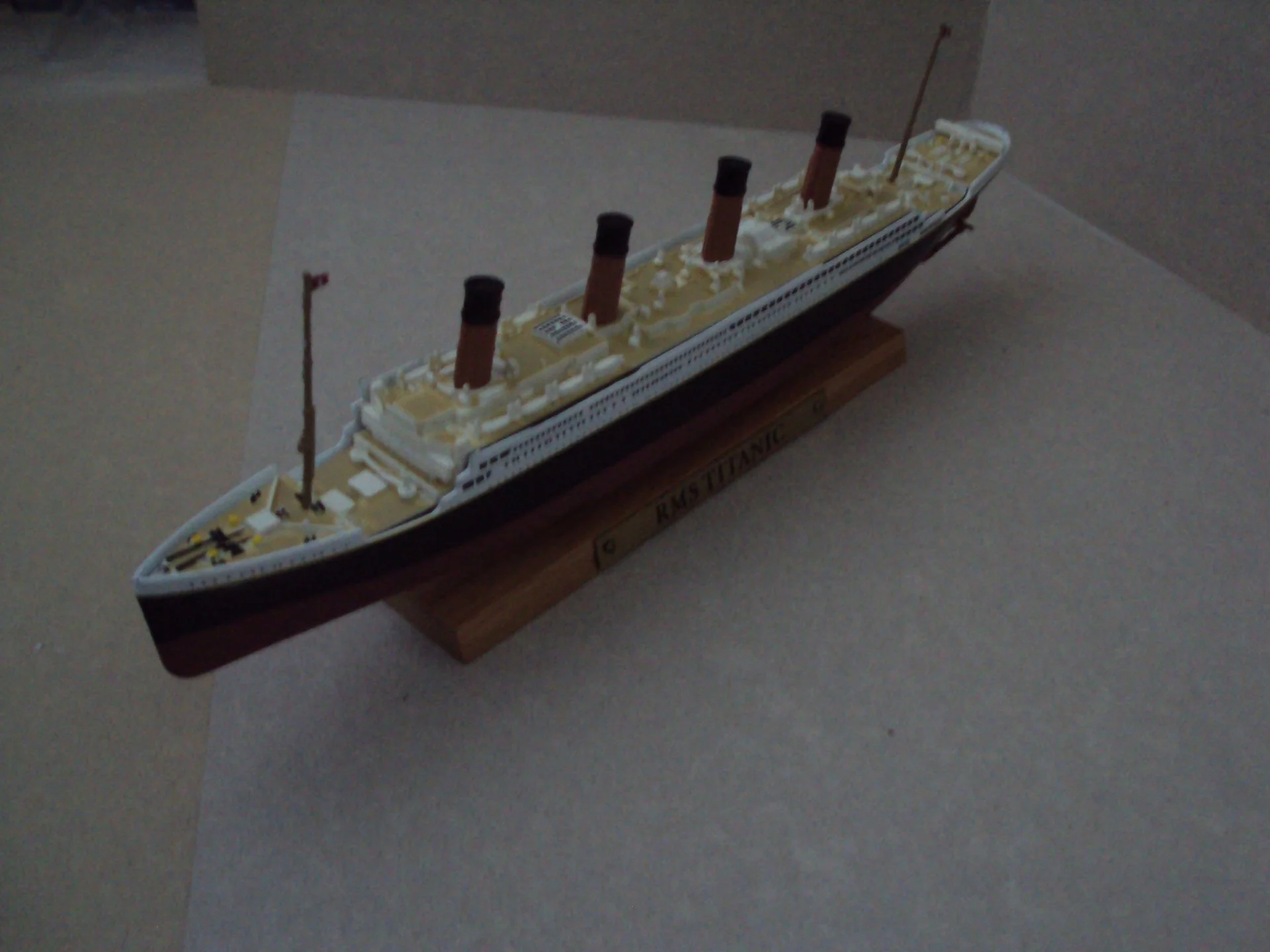 Модель Британский трансатлантический лайнер RMS TITANIK 1912 г - миниатюра 3