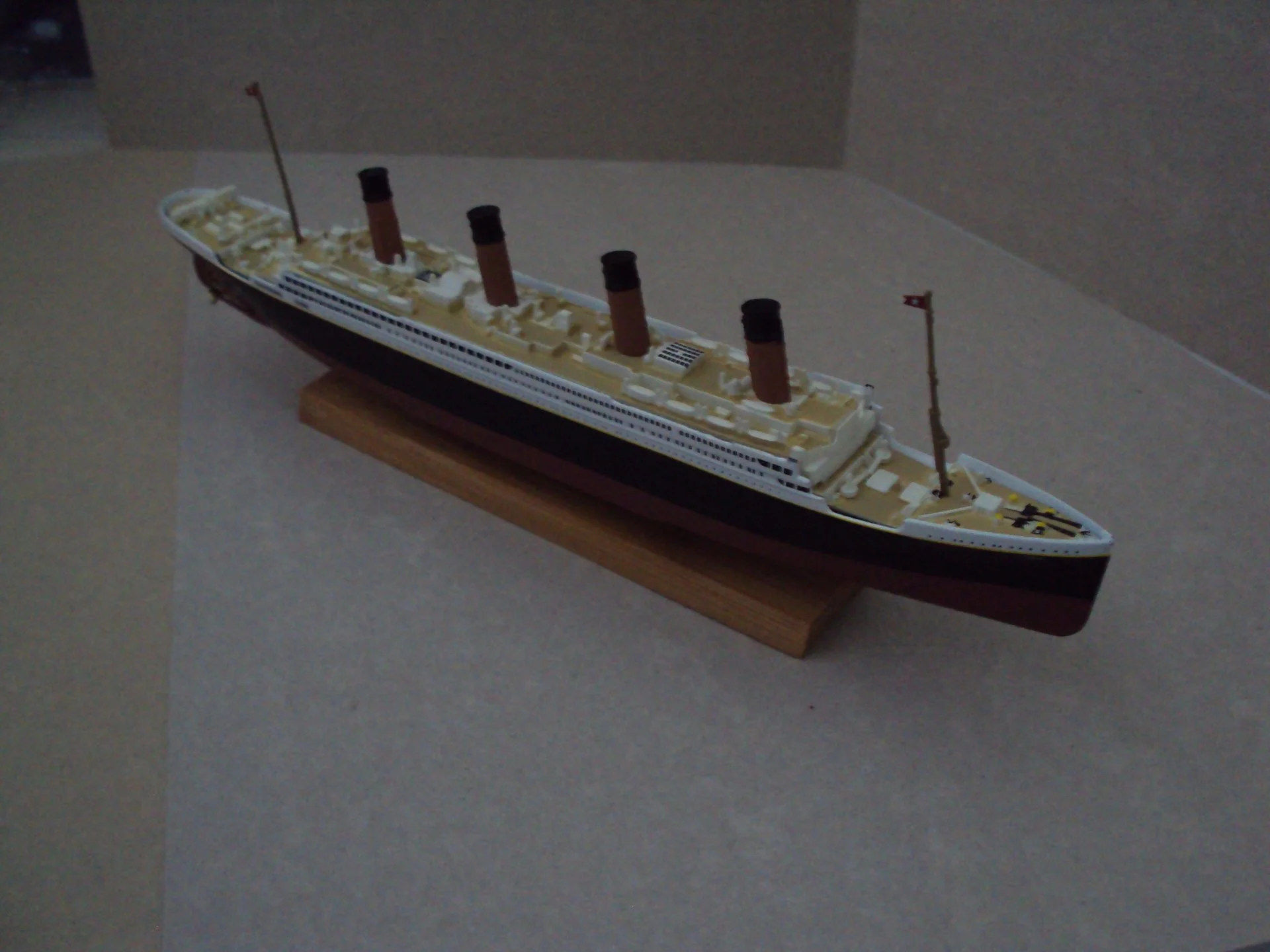 Модель Британский трансатлантический лайнер RMS TITANIK 1912 г - миниатюра 4