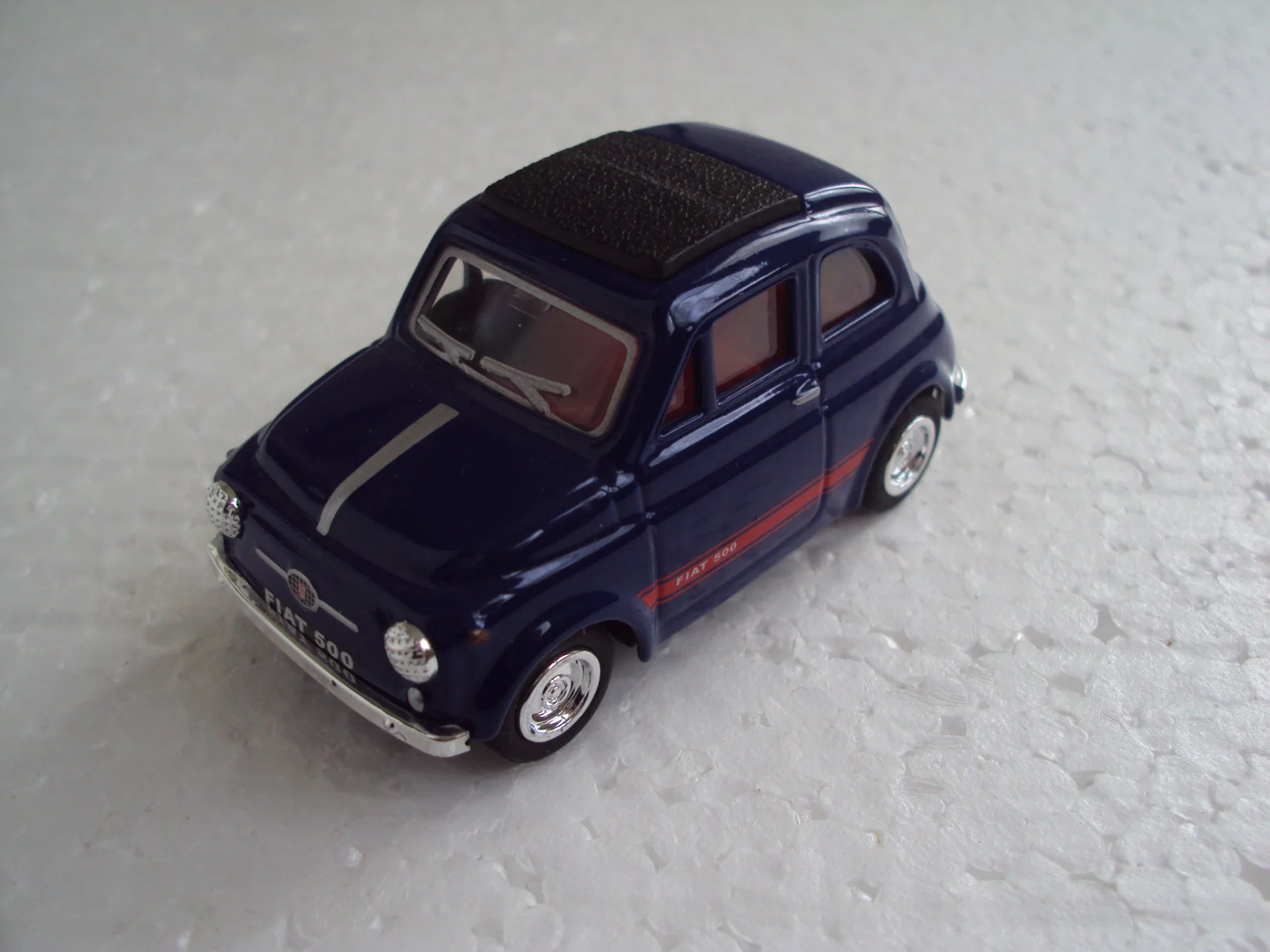 Автомобиль FIAT 500 - миниатюра 2