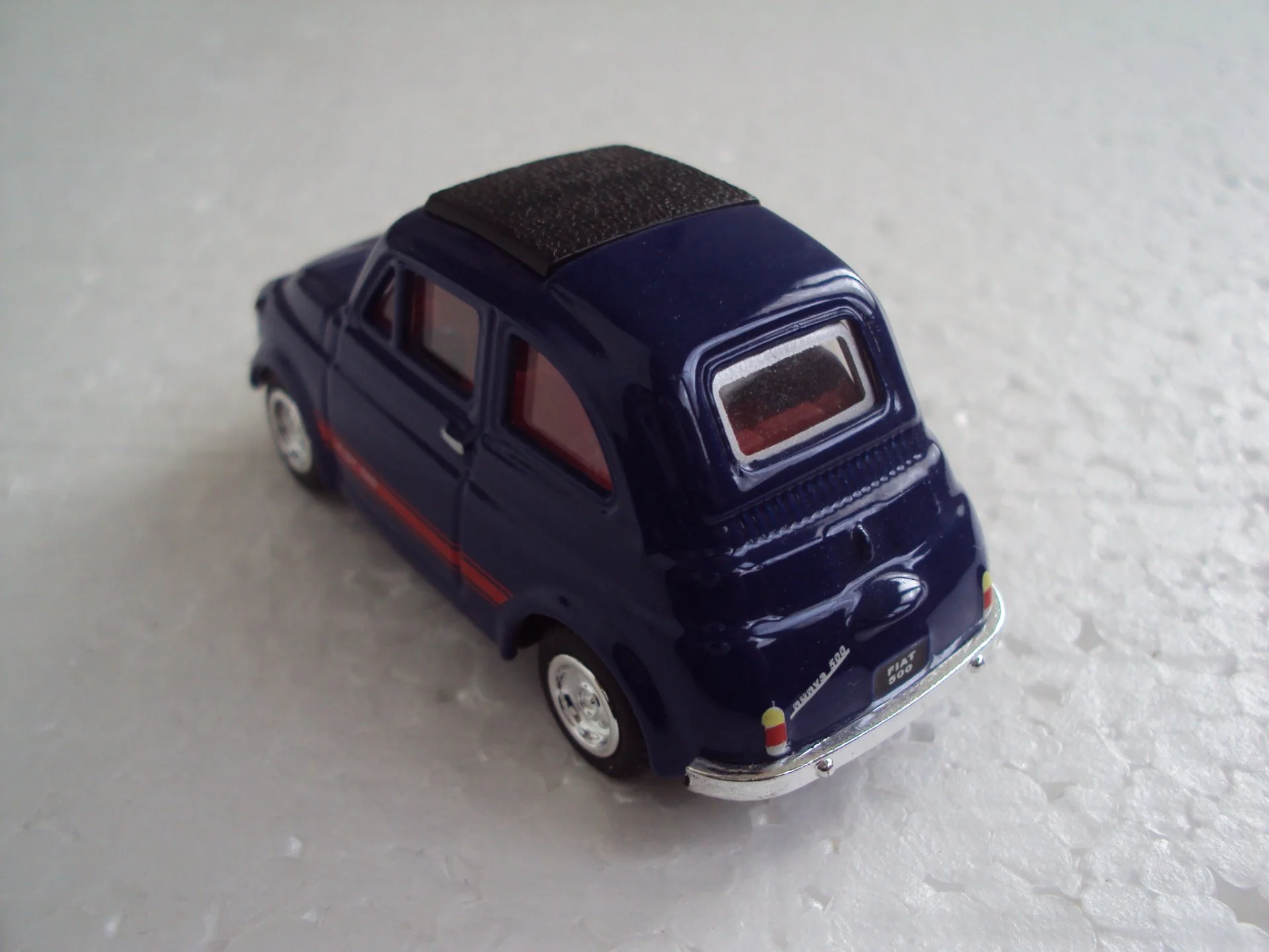 Автомобиль FIAT 500 - миниатюра 3