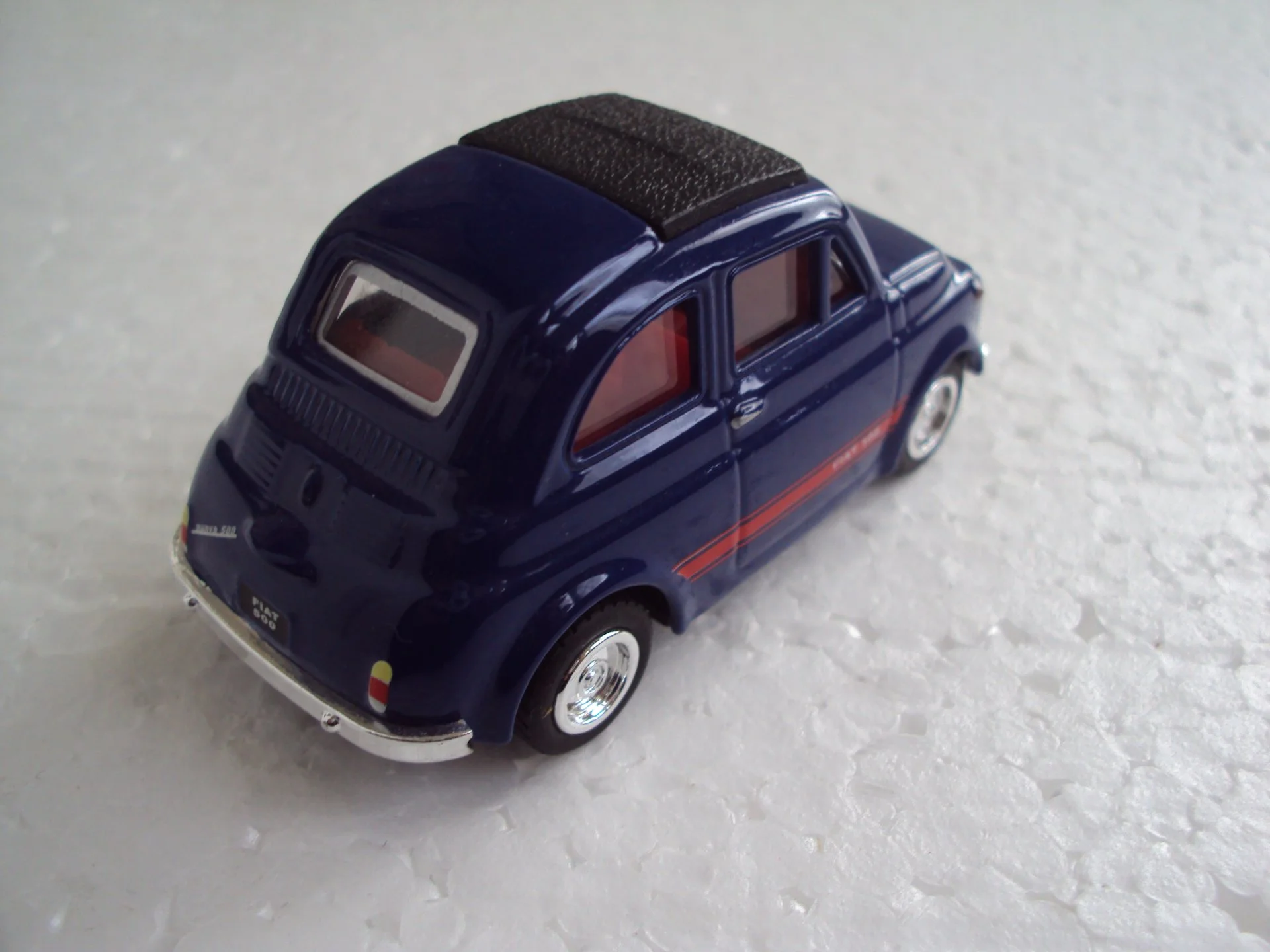 Автомобиль FIAT 500 - миниатюра 4