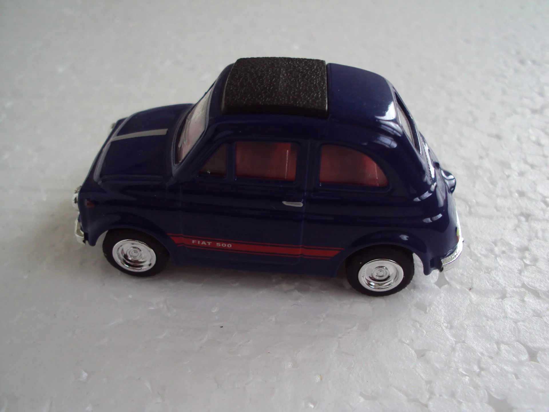 Автомобиль FIAT 500 - миниатюра 5