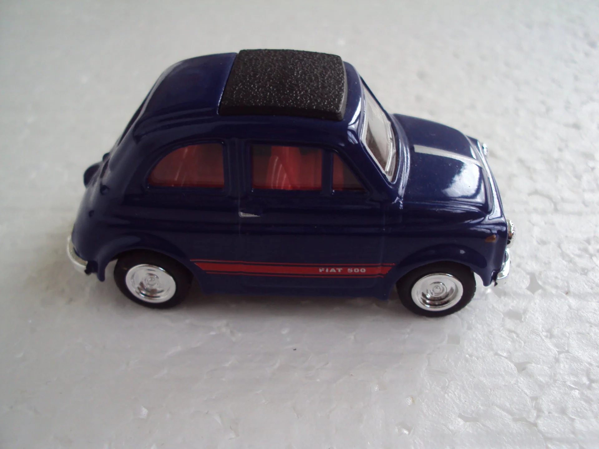 Автомобиль FIAT 500 - миниатюра 6