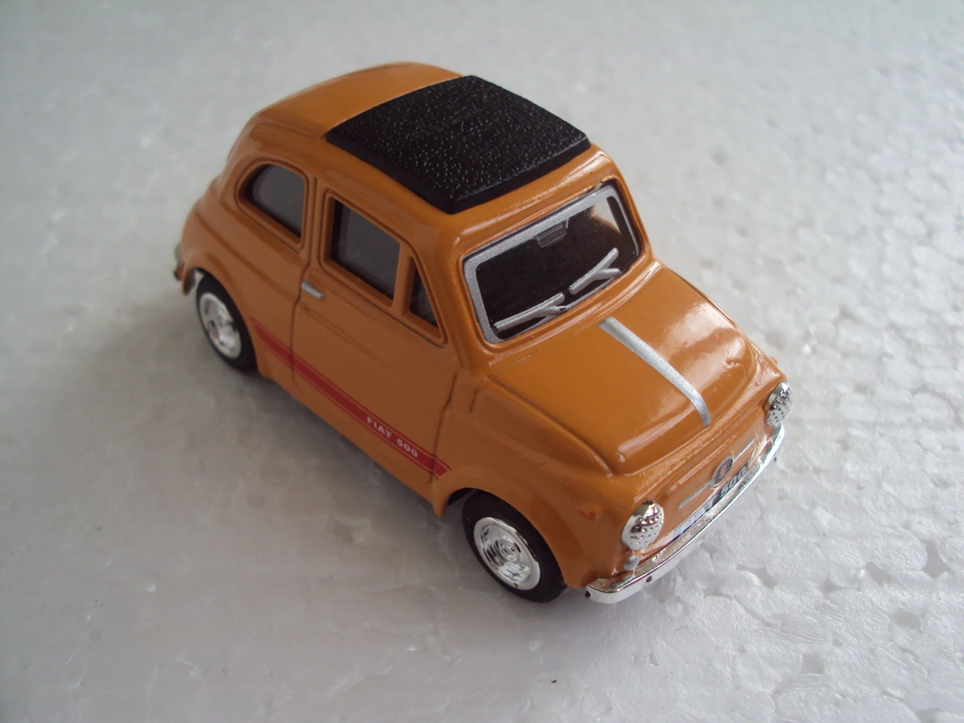 Автомобиль FIAT 500 - изображение 1