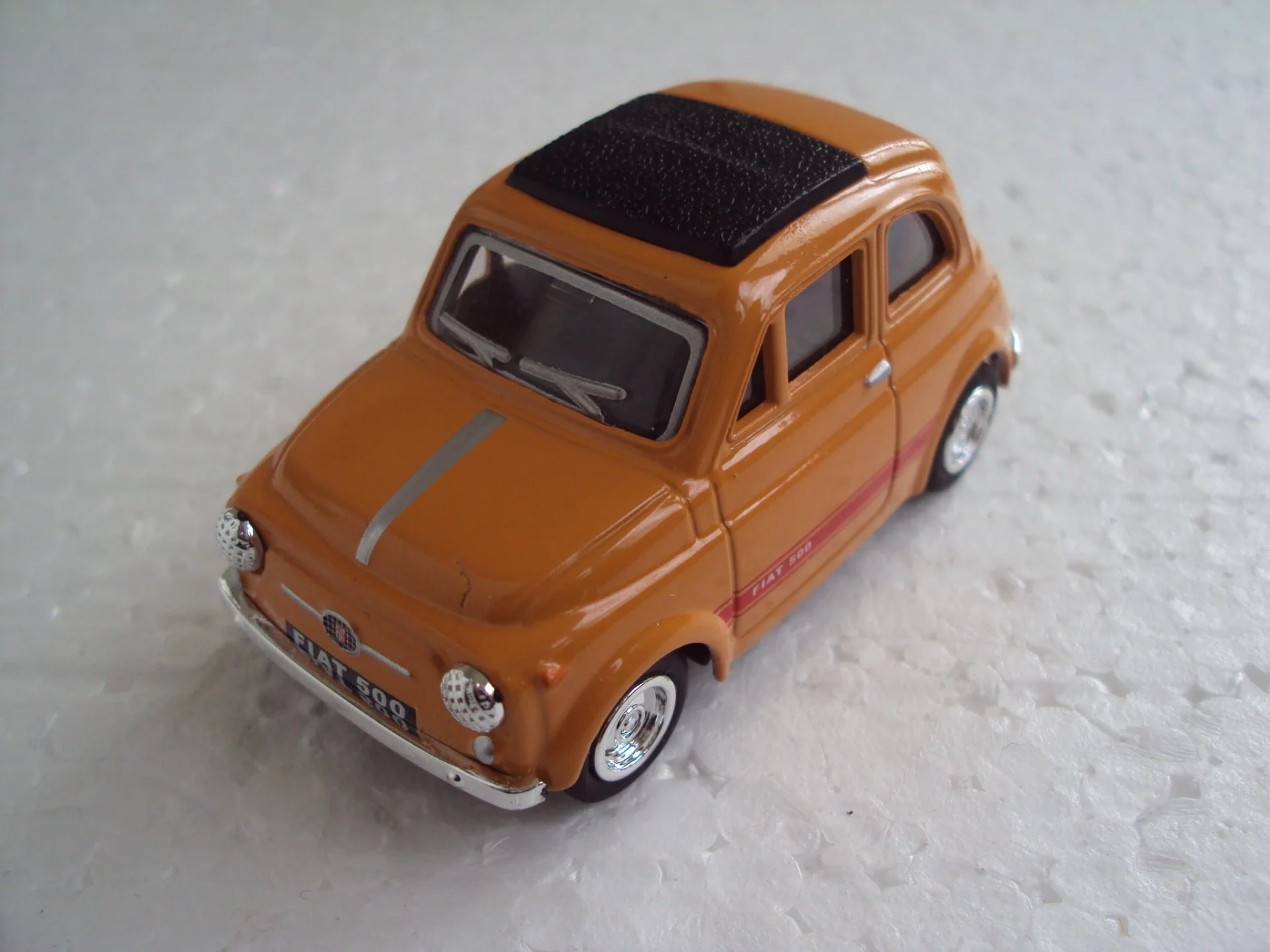 Автомобиль FIAT 500 - миниатюра 2