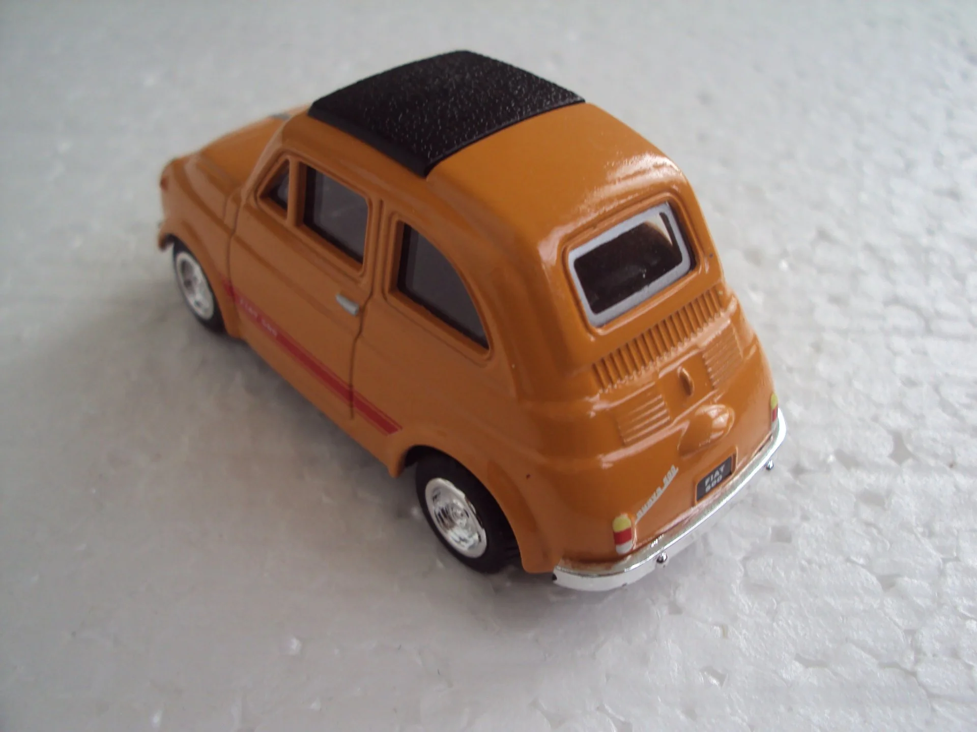 Автомобиль FIAT 500 - миниатюра 3