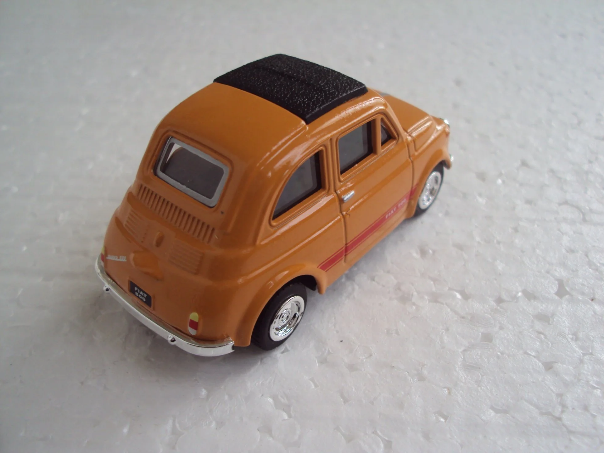 Автомобиль FIAT 500 - миниатюра 4