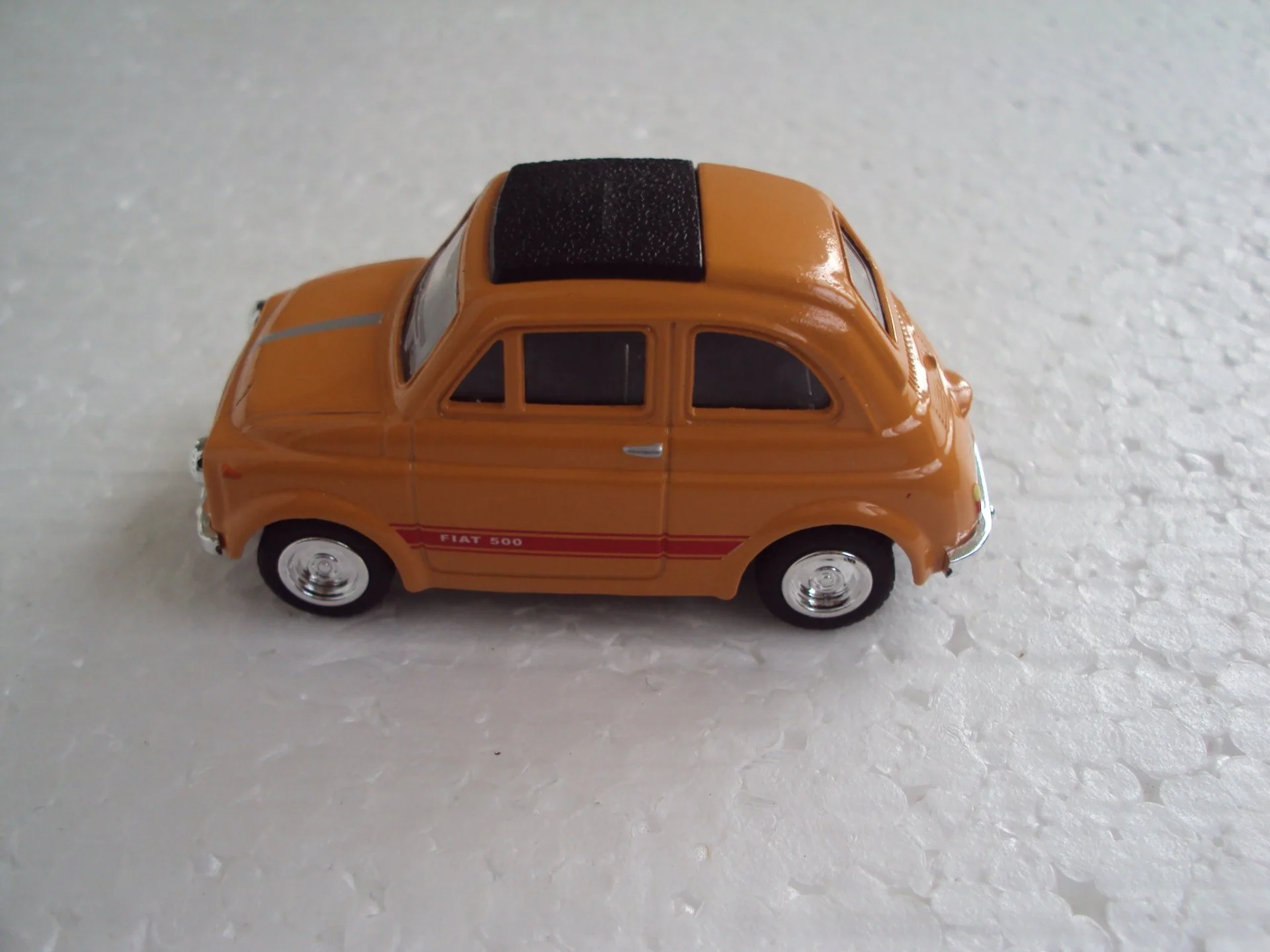 Автомобиль FIAT 500 - миниатюра 5