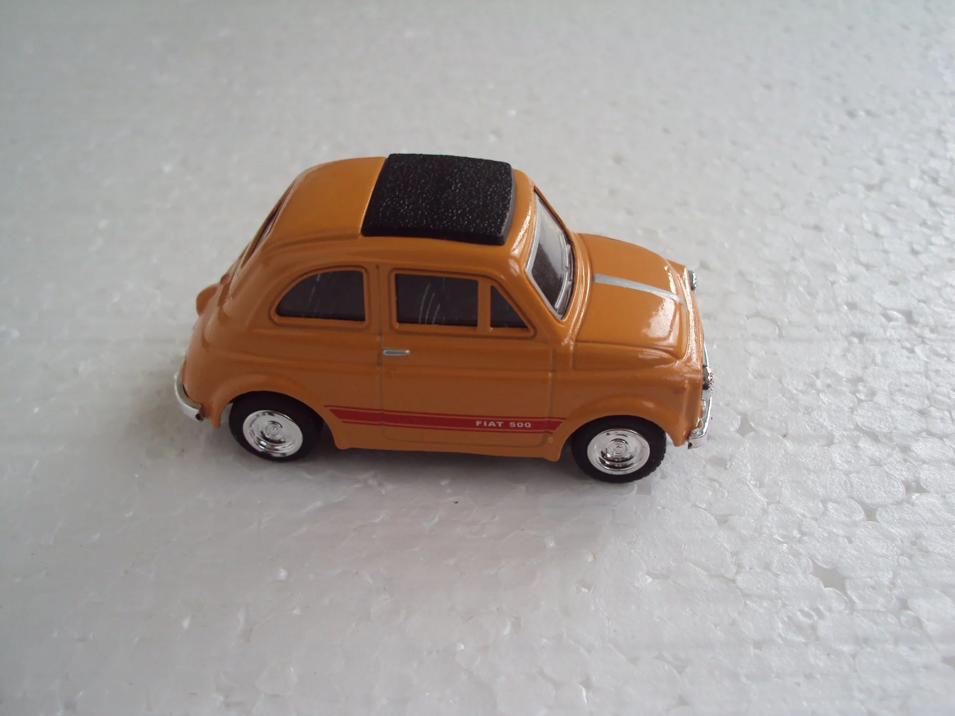 Автомобиль FIAT 500 - миниатюра 6