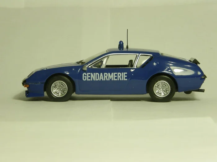 Полицейские машины мира №11 ALPINE RENAULT A310 французская жандармерия - миниатюра 4