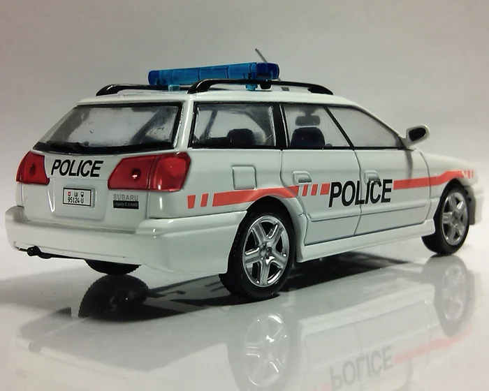 Полицейские машины мира №58 SUBARU LEGACY полиция швейцарии - миниатюра 3