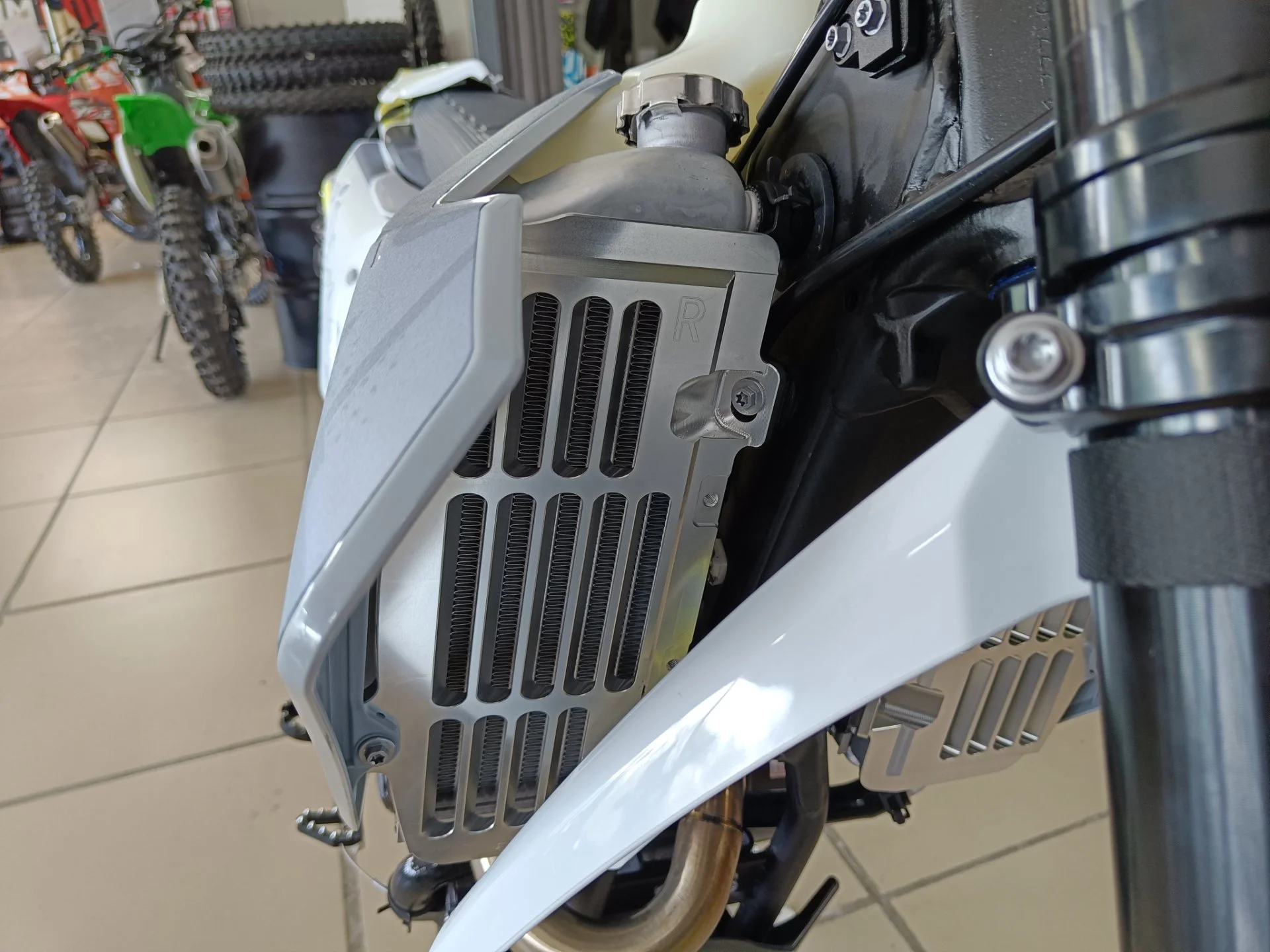 Мотоцикл XGZ H26PRO-YBS300PRO - миниатюра 9