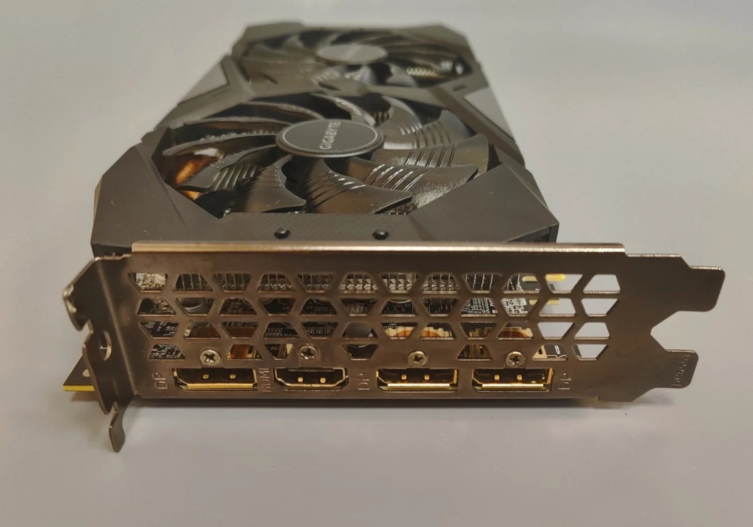 GIGABYTE GeForce GTX 1660 SUPER - миниатюра 3