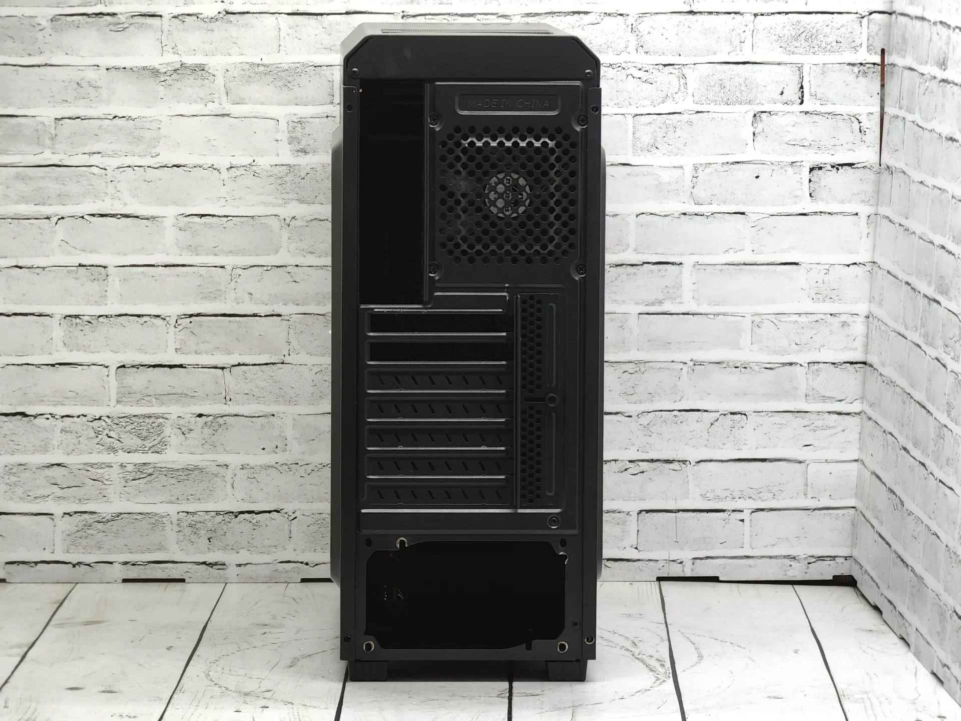 Корпус ATX Aerocool AERO-300 б/у - миниатюра 3