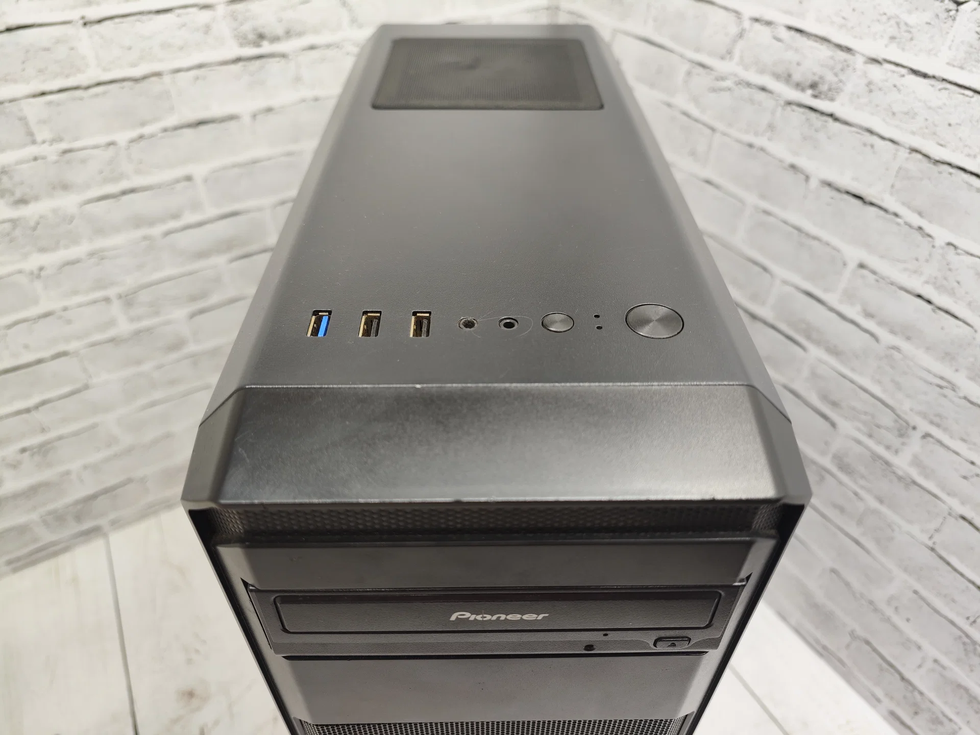 Корпус ATX Aerocool AERO-300 б/у - миниатюра 5