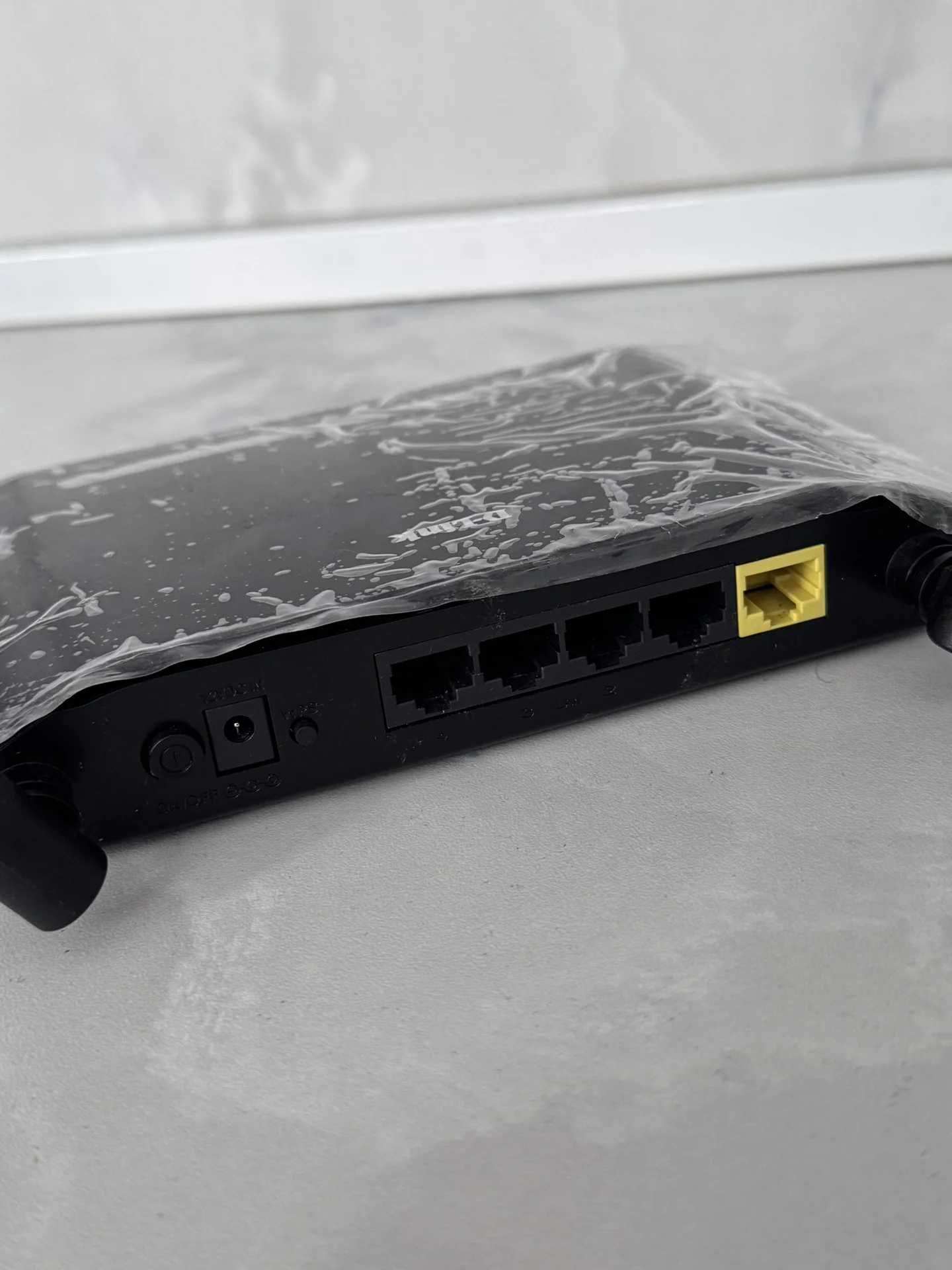 Wi-Fi роутер D-Link DIR-615S - миниатюра 2