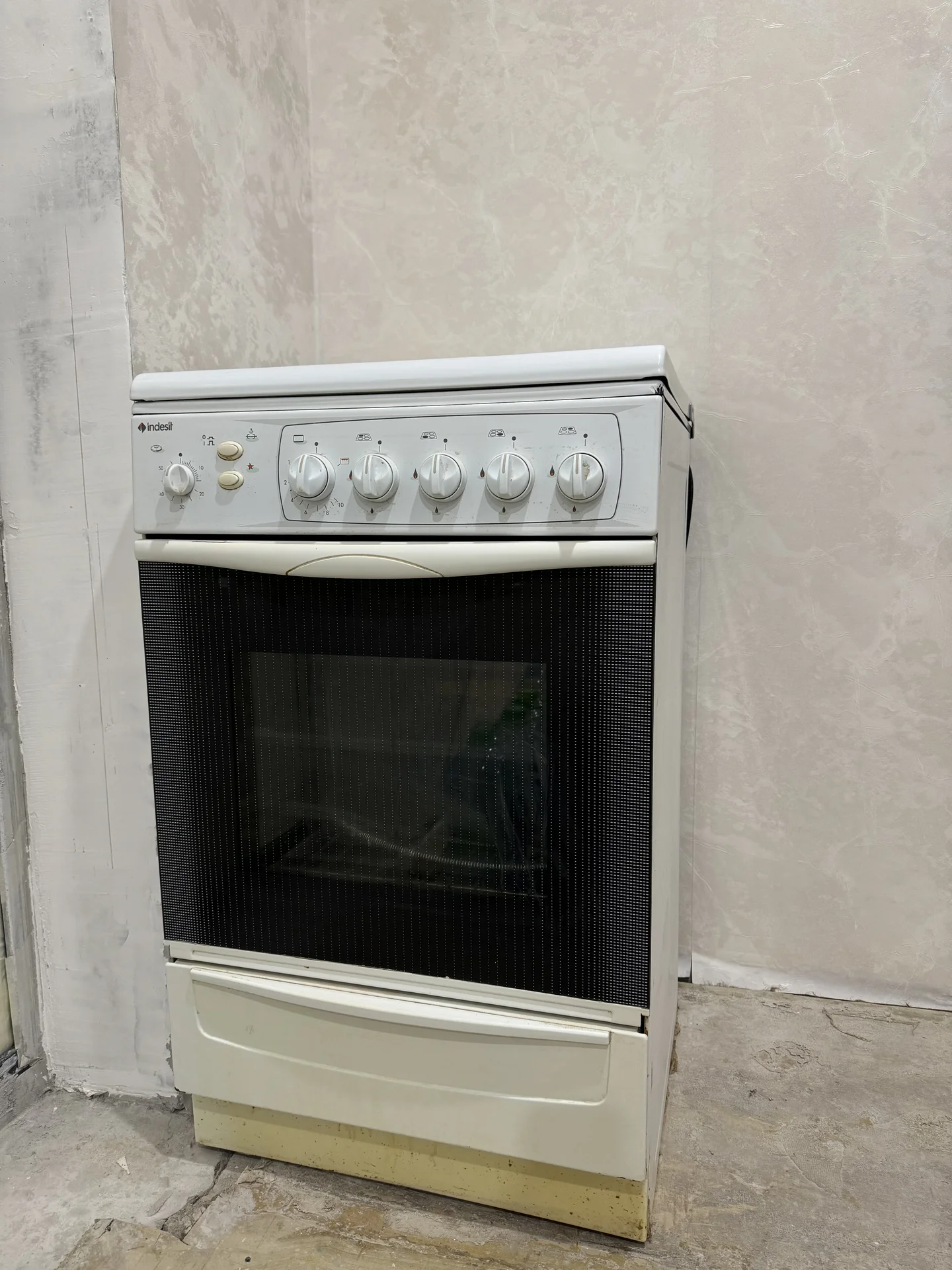 Газовая плита Indesit с духовкой - изображение 1