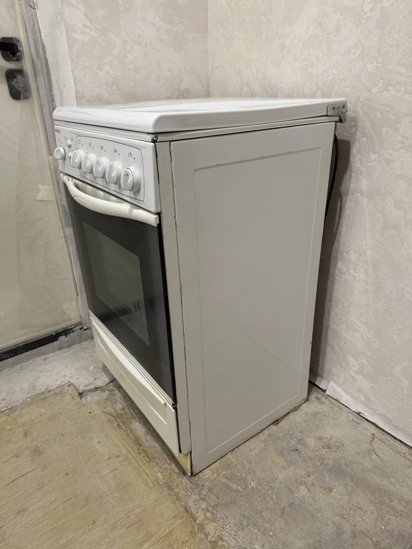Газовая плита Indesit с духовкой - миниатюра 2