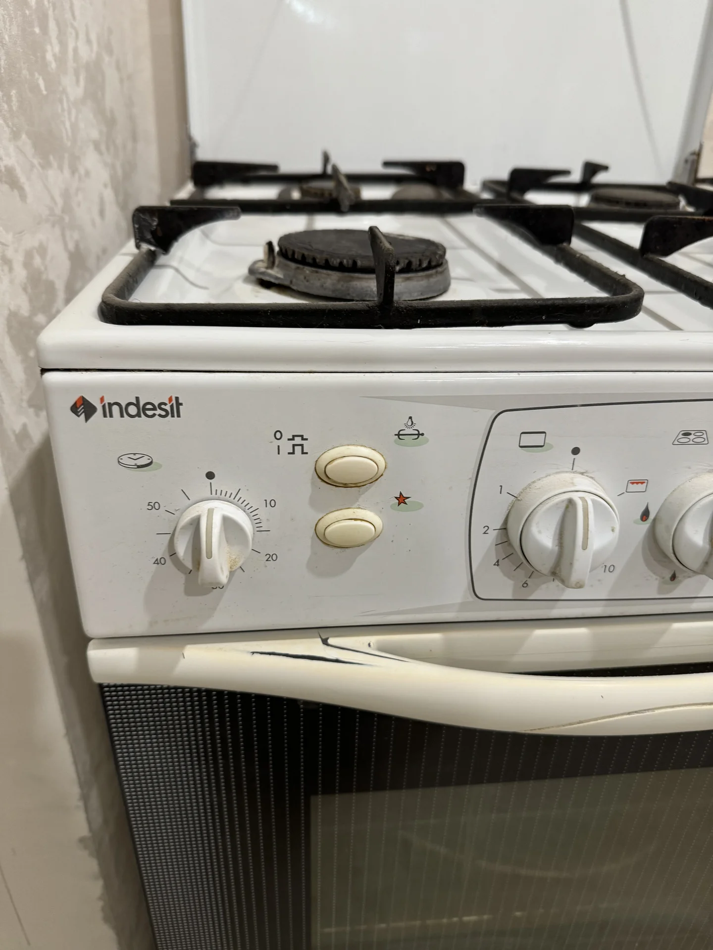 Газовая плита Indesit с духовкой - миниатюра 3