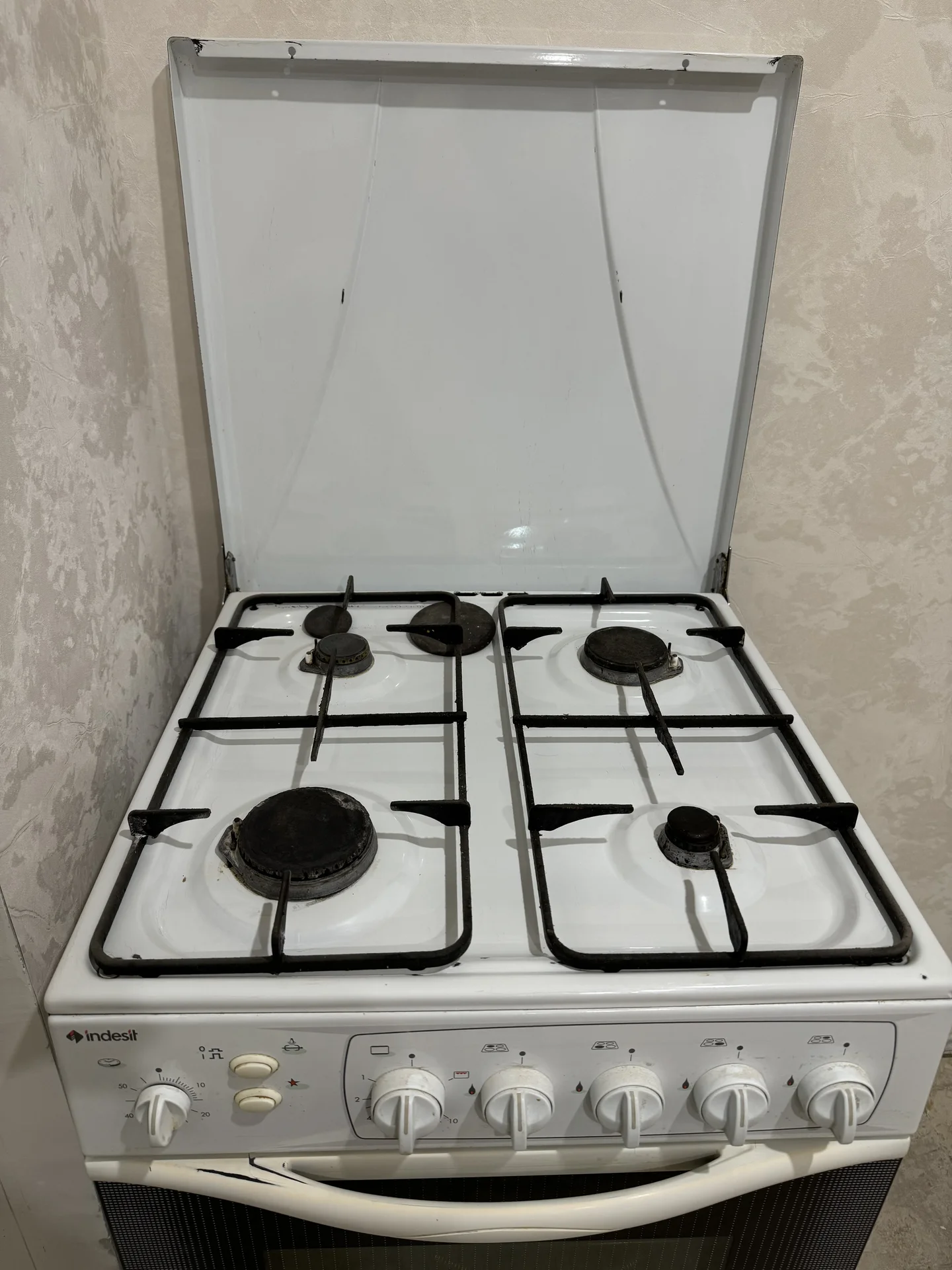Газовая плита Indesit с духовкой - миниатюра 4