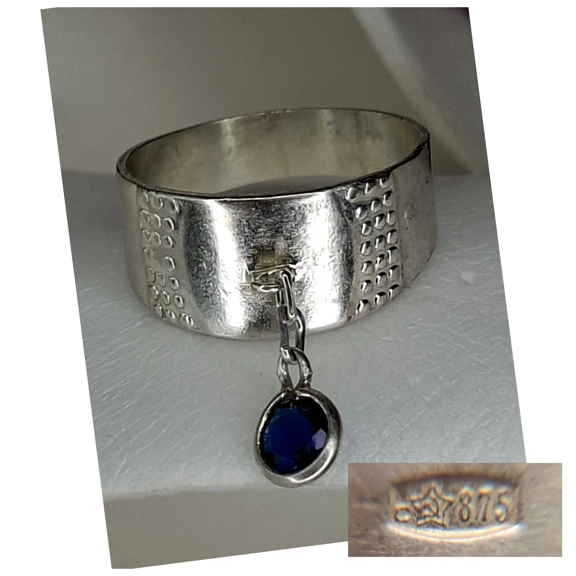 Серебряное кольцо
синт.сапфир
☆875 проба ссср - изображение 1