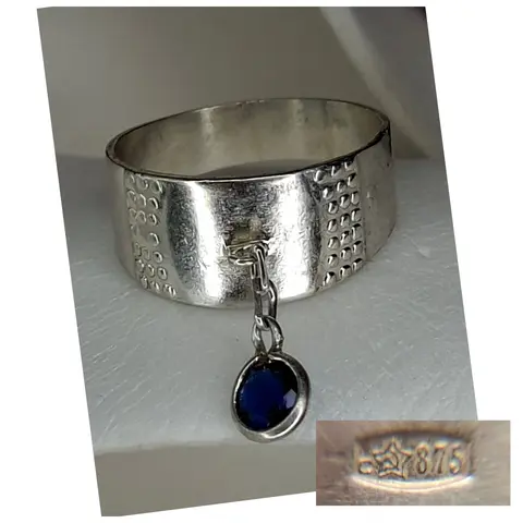 Серебряное кольцо
 синт.сапфир
☆875 проба ссср