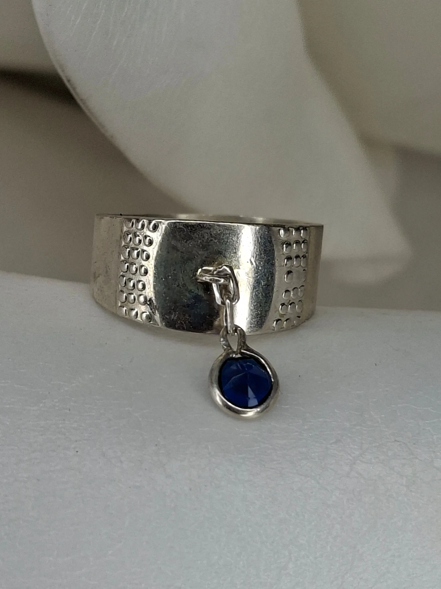 Серебряное кольцо
синт.сапфир
☆875 проба ссср - миниатюра 2
