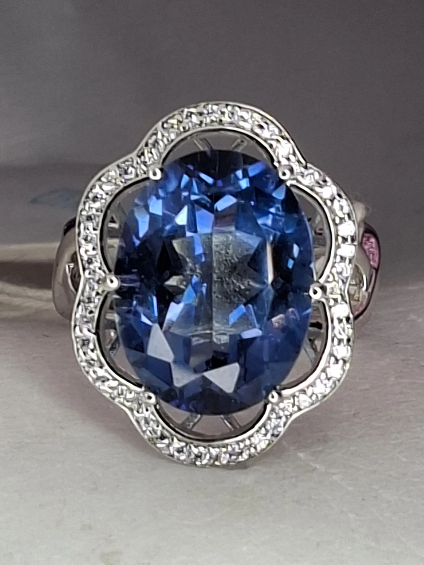 Серебряное кольцо
вставка гол.кварц
👑925 проба - миниатюра 2