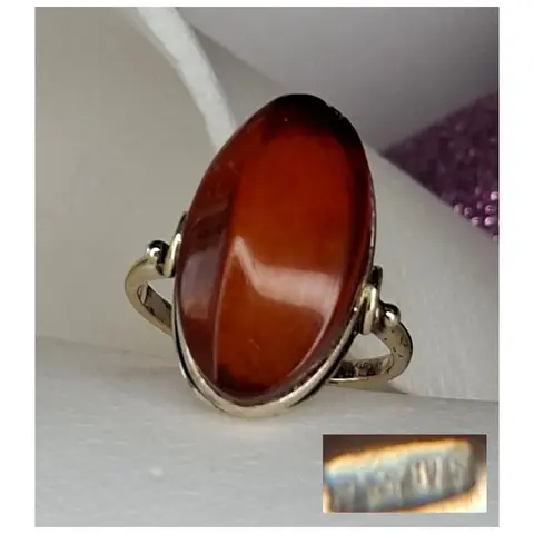 Серебряное кольцо
вставка янтарь
☆875