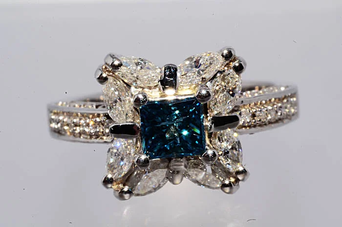 Кольцо с натуральным голубым бриллиантом 0,44 CT - изображение 1