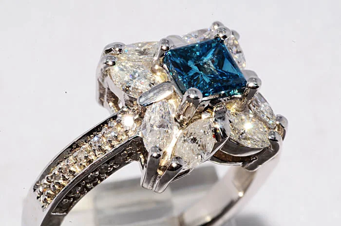 Кольцо с натуральным голубым бриллиантом 0,44 CT - миниатюра 2