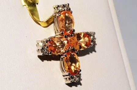 Крестик с природными сапфирами Padparadscha 4.00 c