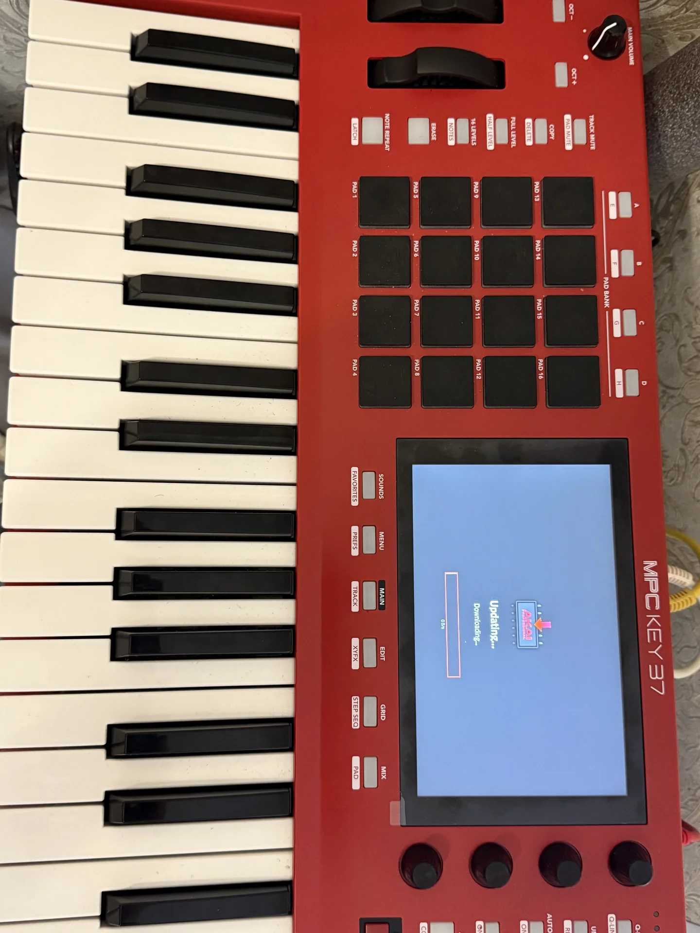 Сэмплер/Грувбокс AKAI Professional MPC Key 37 - миниатюра 2
