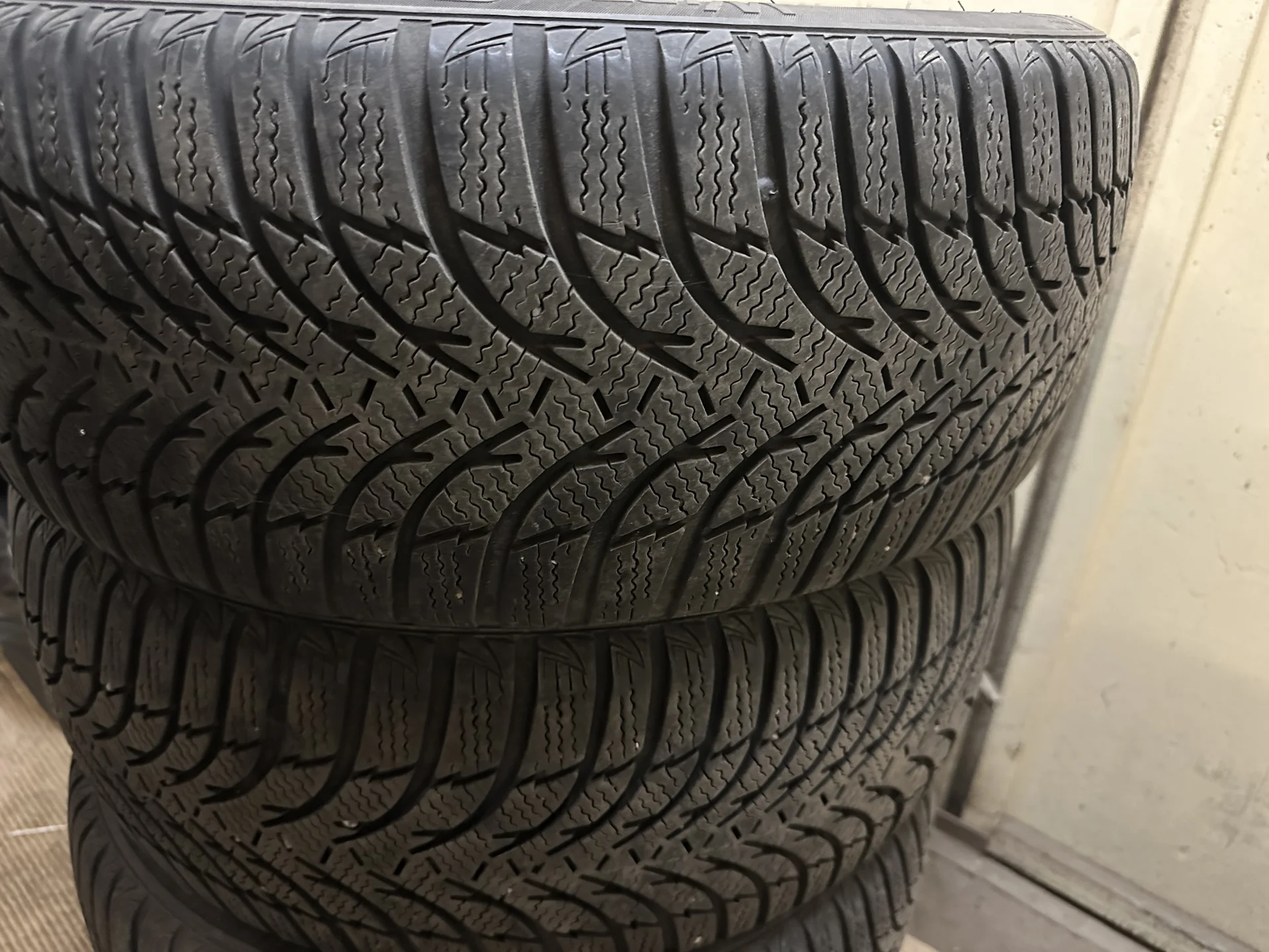 Шины Kumho WinterCraft WP51 215/50R17 - миниатюра 2