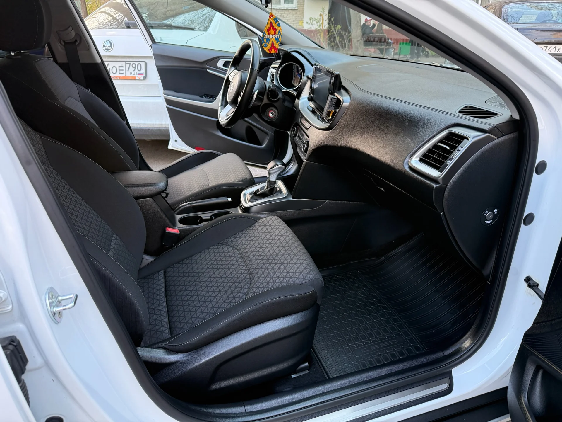 Kia XCeed - миниатюра 12