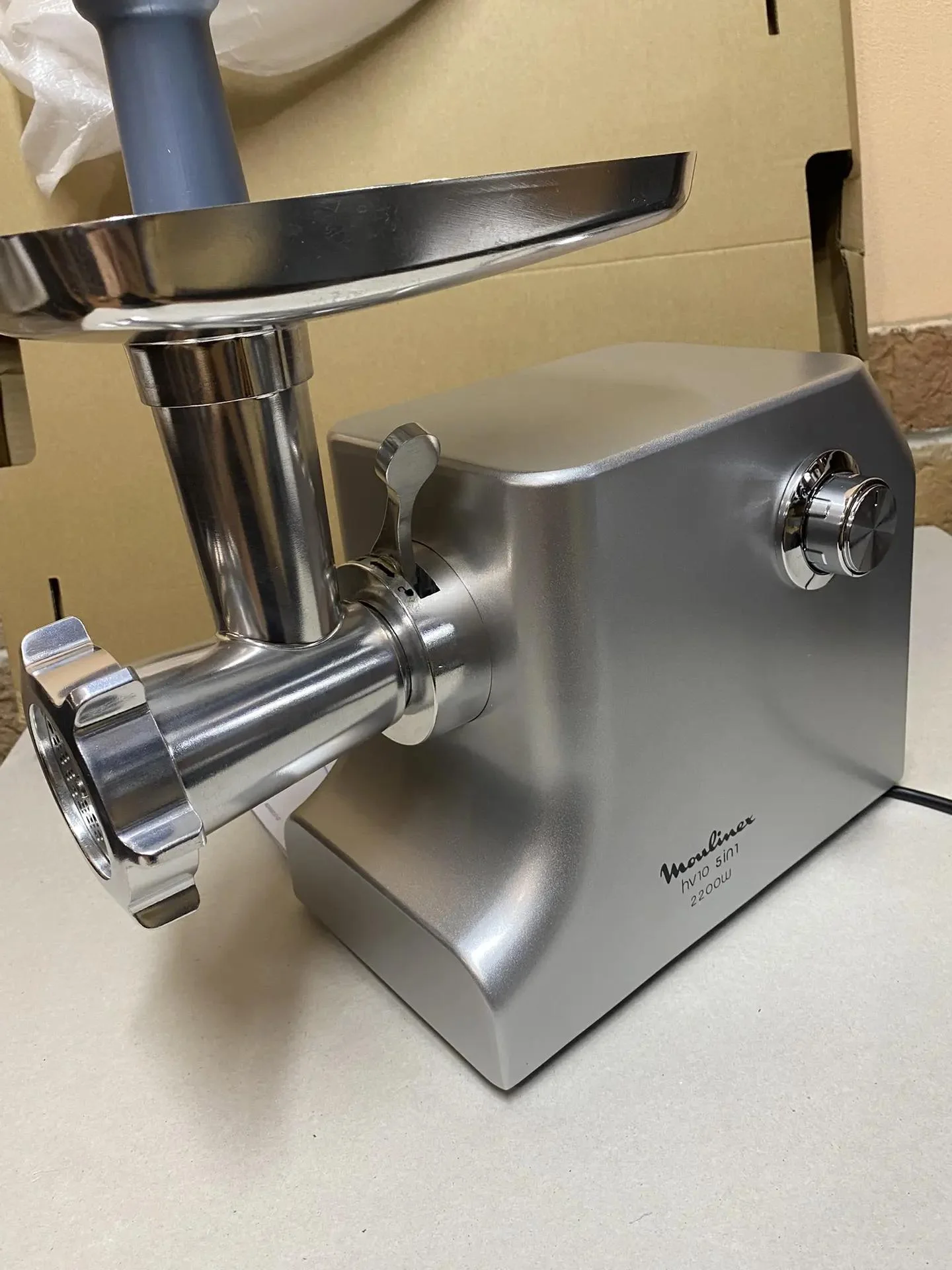 Электромясорубка Moulinex HV10 - миниатюра 2