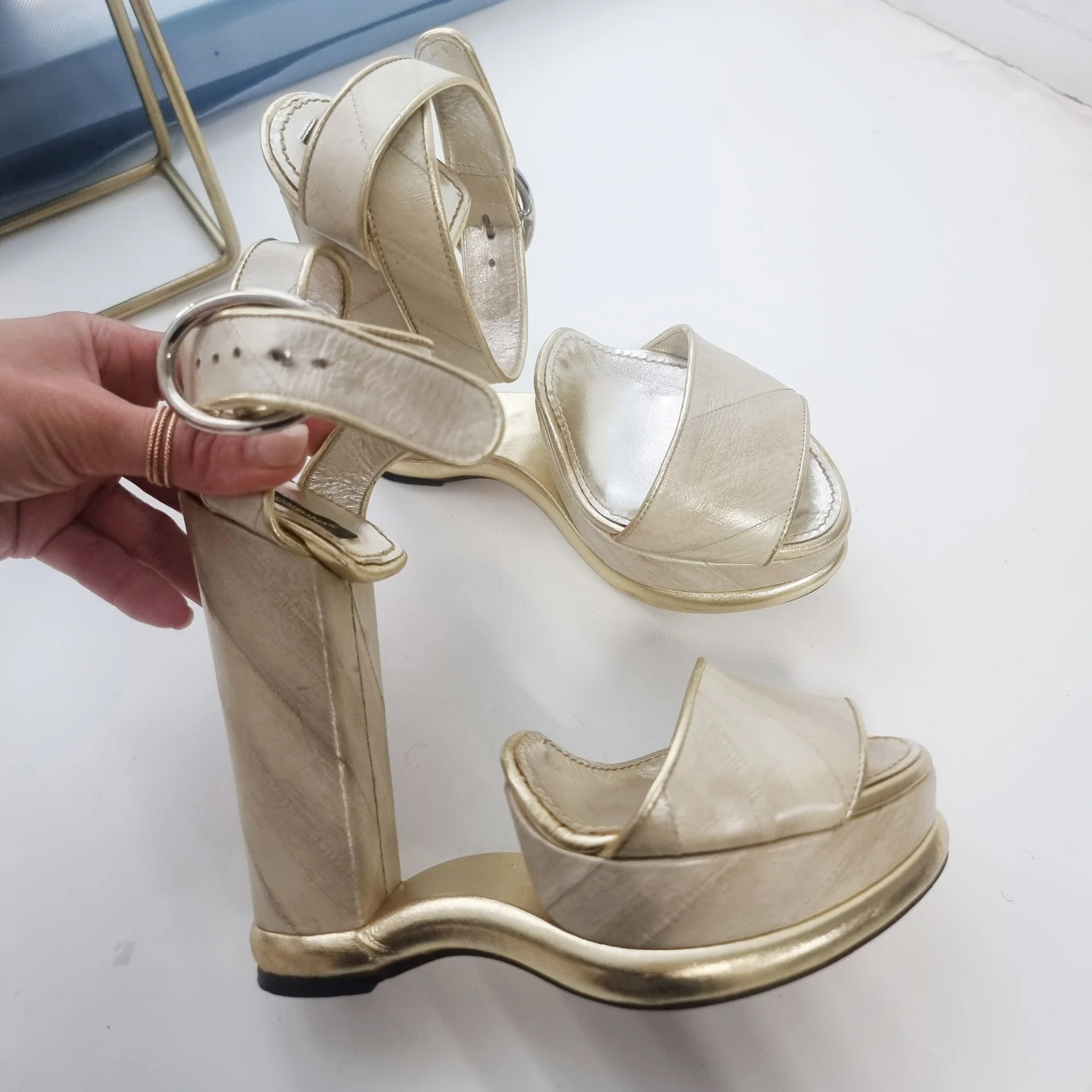 Подиумные босоножки 38 dolce&gabbana - изображение 1
