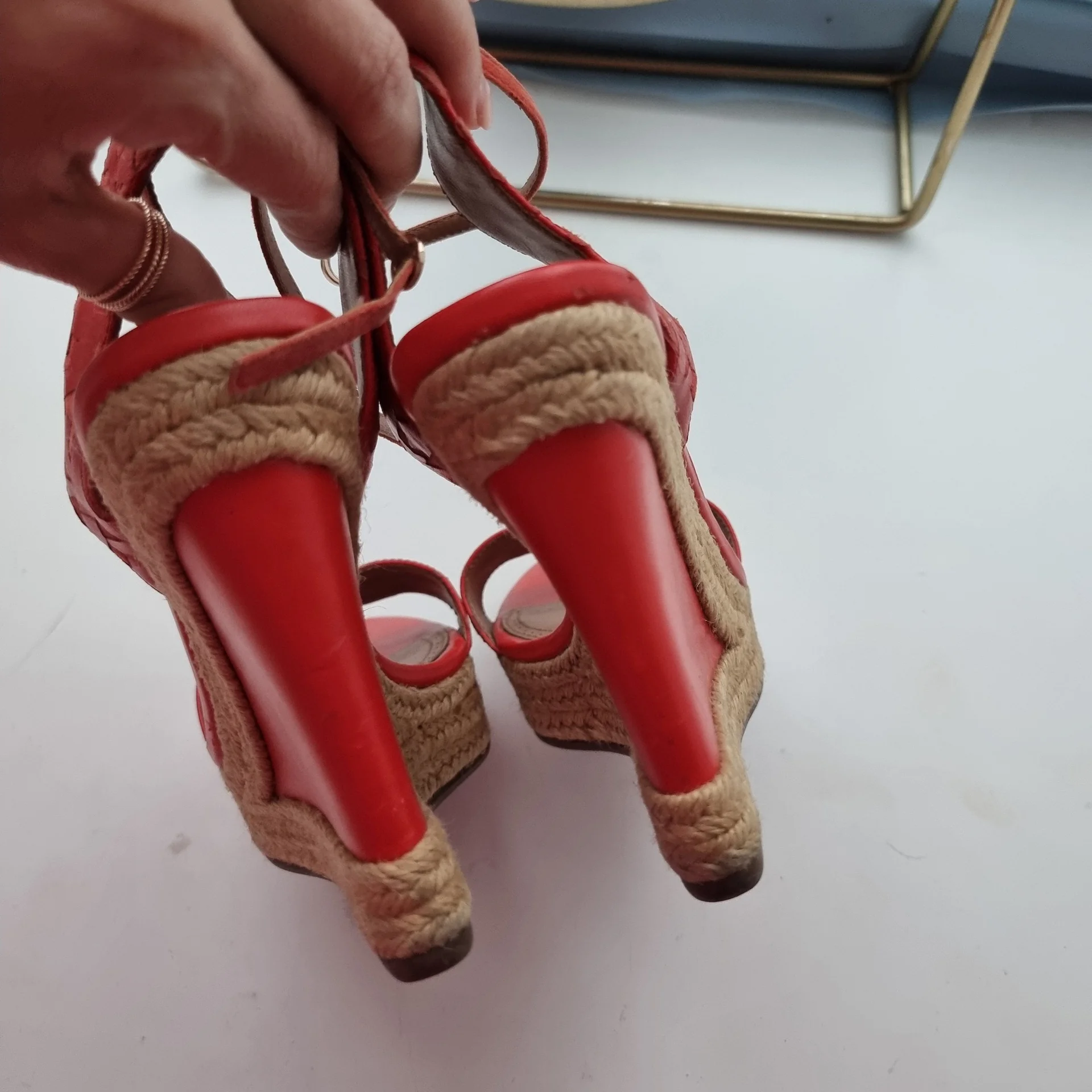 Босоножки на танкетке 37-38Corso como - миниатюра 4