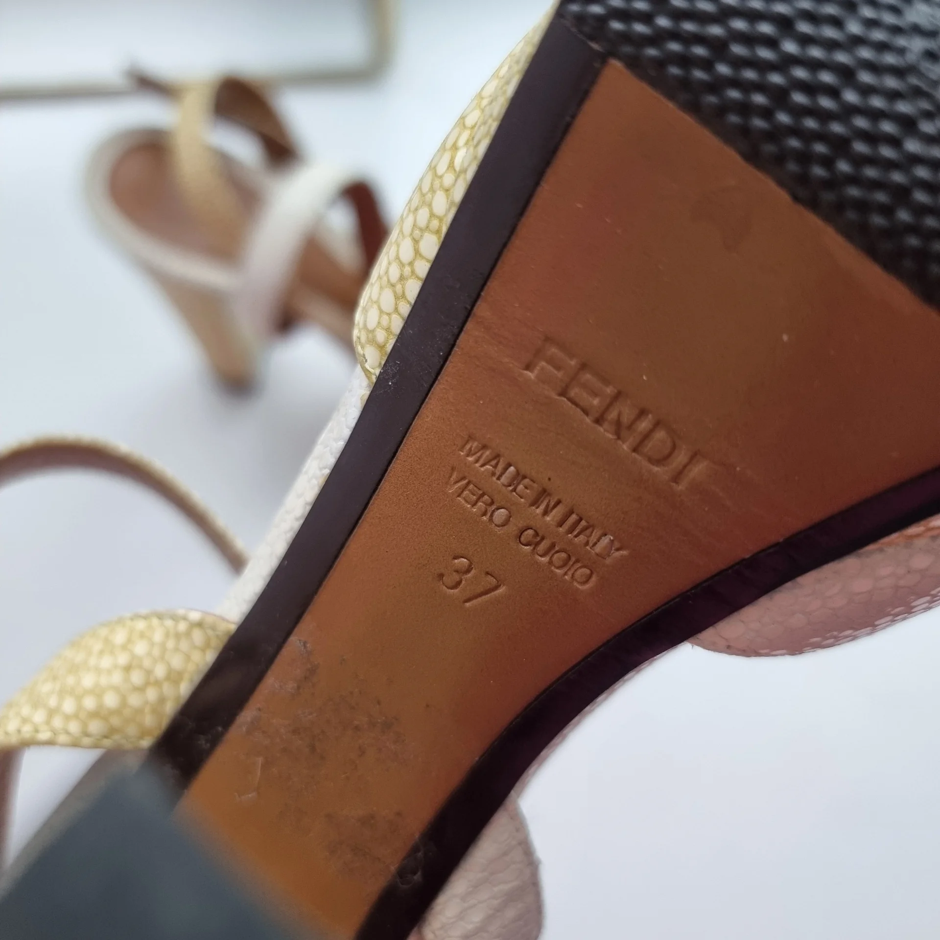 Босоножки Fendi 36-37 - миниатюра 3