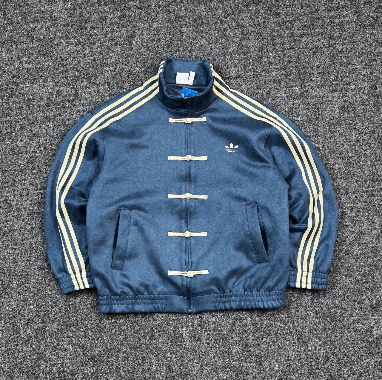 БОМБЕРЫ ADIDAS CHINES NEW YEAR - миниатюра 2