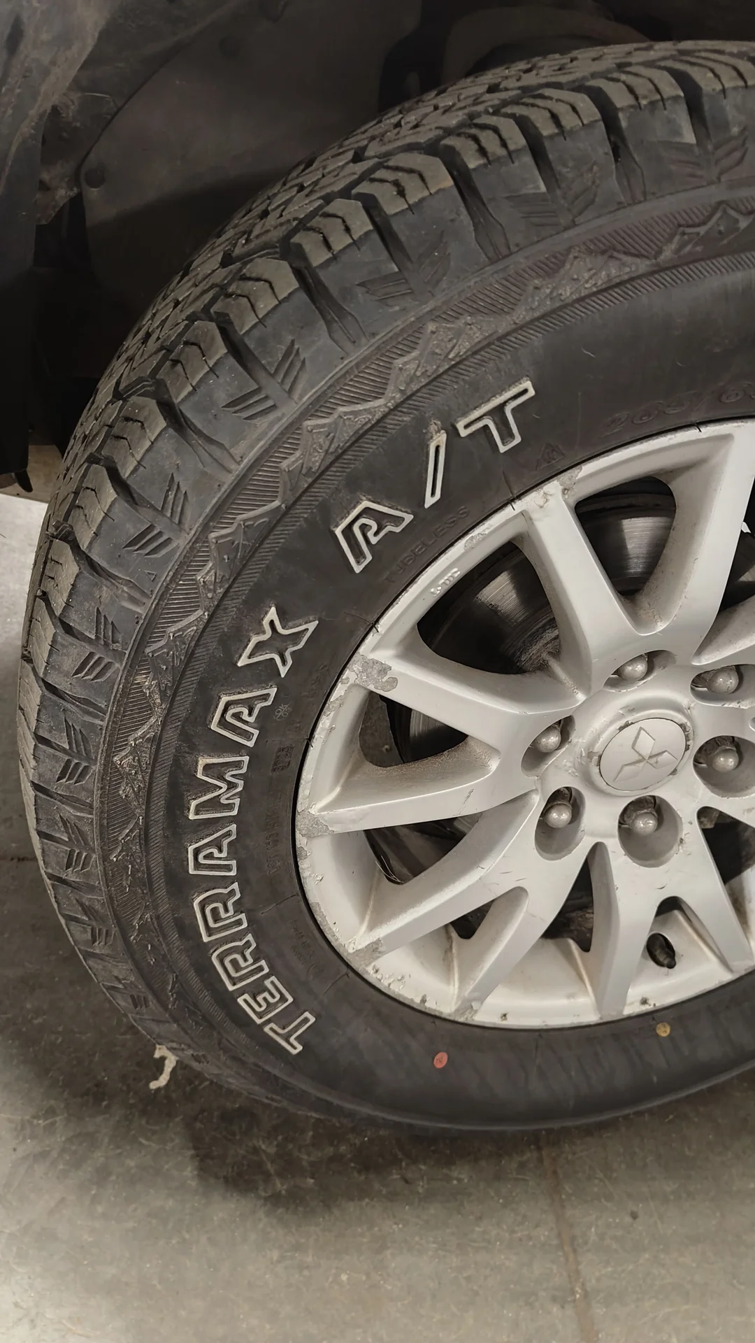 Mitsubishi Pajero Sport - миниатюра 8