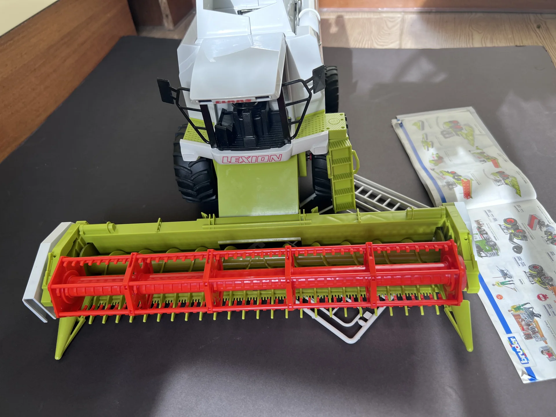 Комбаин Bruder claas lexion - миниатюра 4