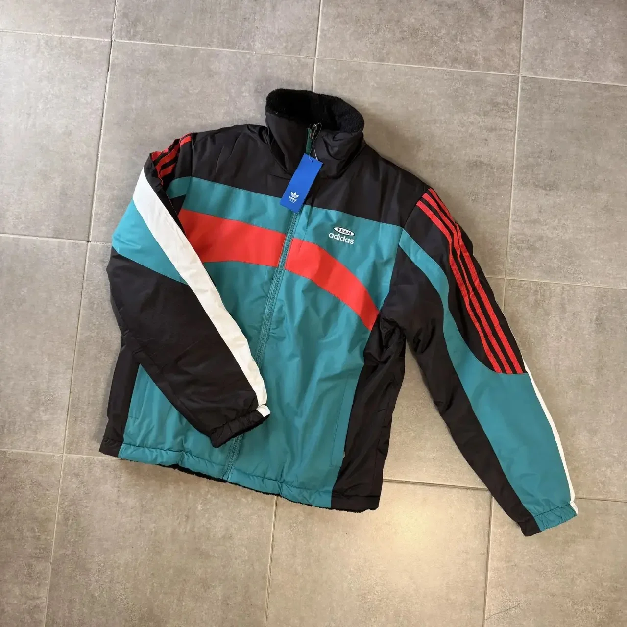 Новая двухсторонняя теплая куртка Adidas - изображение 1