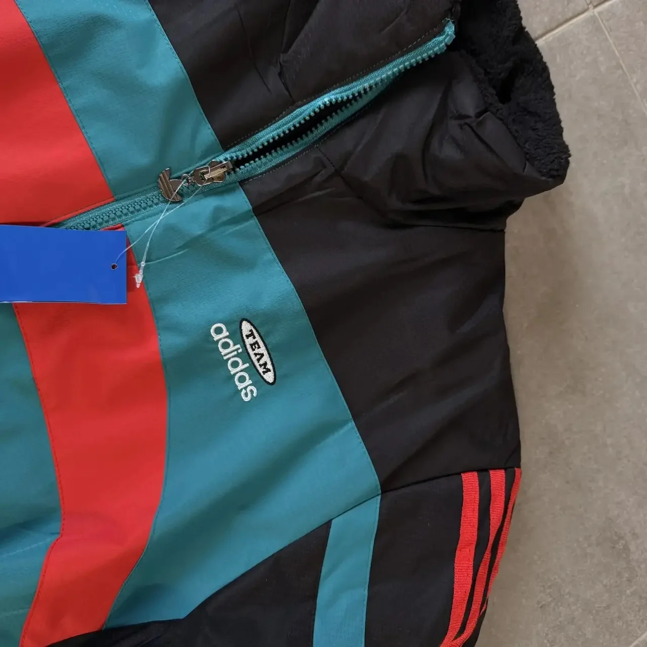 Новая двухсторонняя теплая куртка Adidas - миниатюра 3